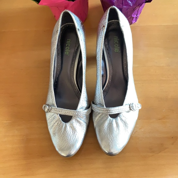 Silver heels! - Picture 3 of 9